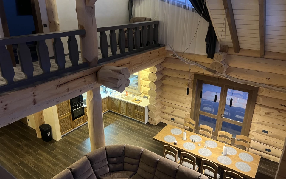 Строительство срубов домов и бань из Алтайского кедра