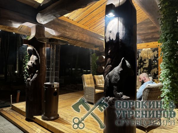 32 резные деревянные столбы